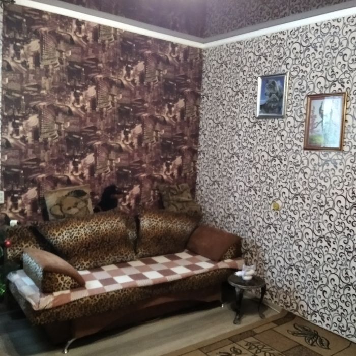 Продам полдома в Коростене.