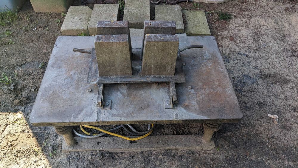 Stół wibracyjny do pustaków + formy