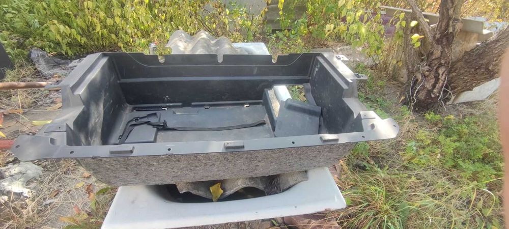 Ящик багажника, для автомобіля Mitsubishi Pajero Wagon 4, 7646A050