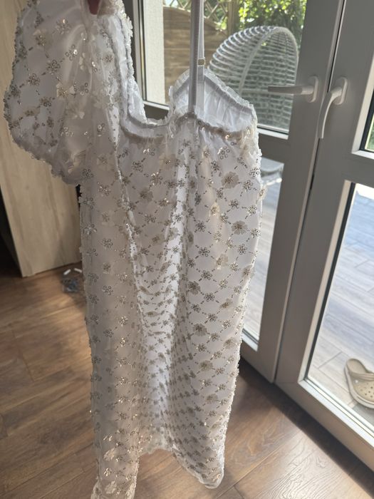 Reserved piękna sukienka wyjściowa biała 146cm