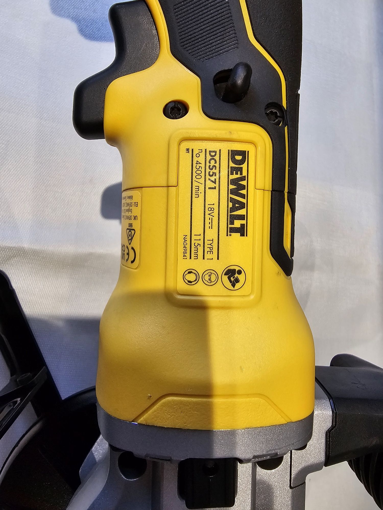 DEWALT Pilarka tarczowa 115mm 18V Akumulatorowa DCS571