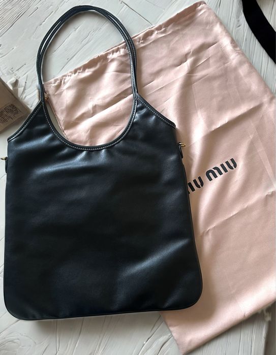 Miu Miu black leather tote bag z apaszką