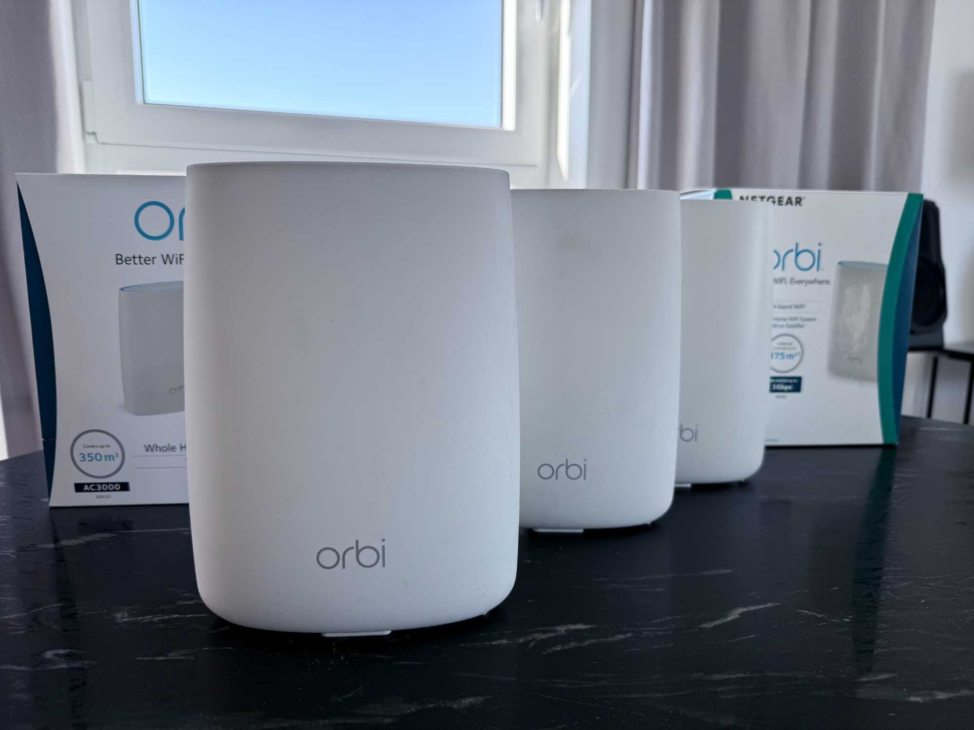 Netgear Orbi Mesh RBK50-100PES, router do domku jednorodzinnego
