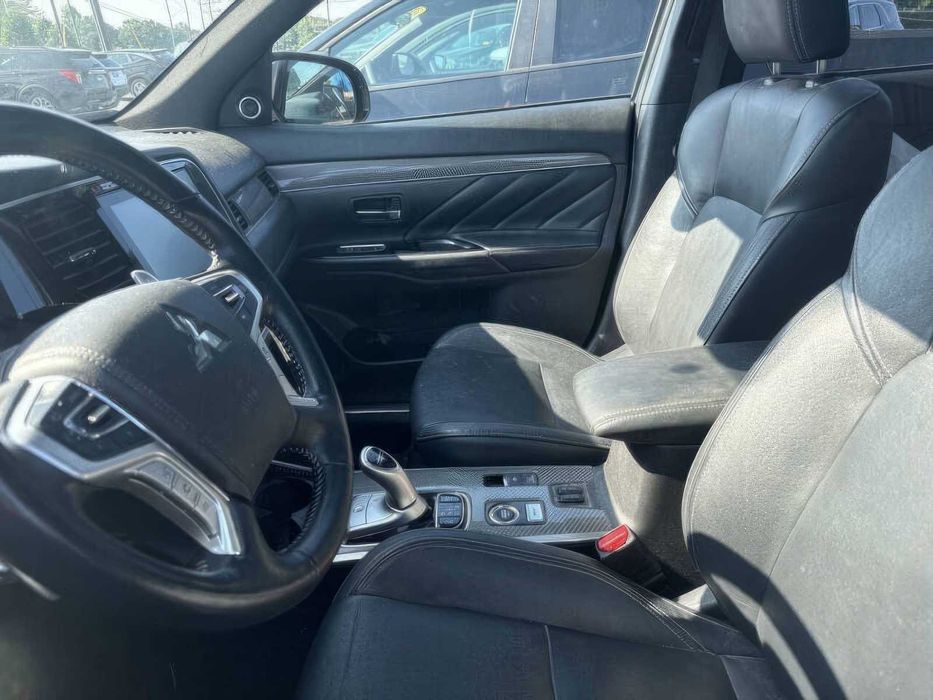 Mitsubishi Outlander PHEV SEL      2020