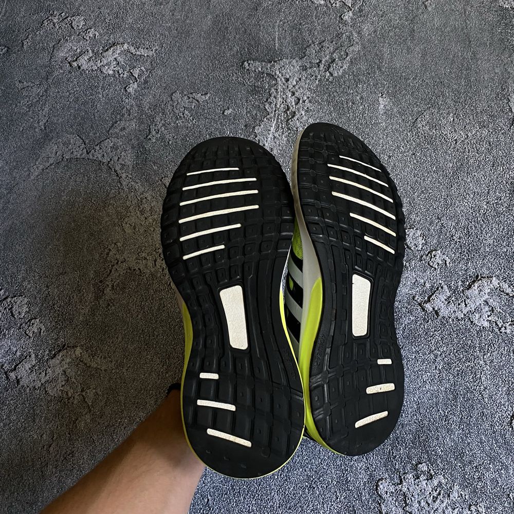 Яскраві оригінальні чоловічі кросівки від adidas , салатові адідаси