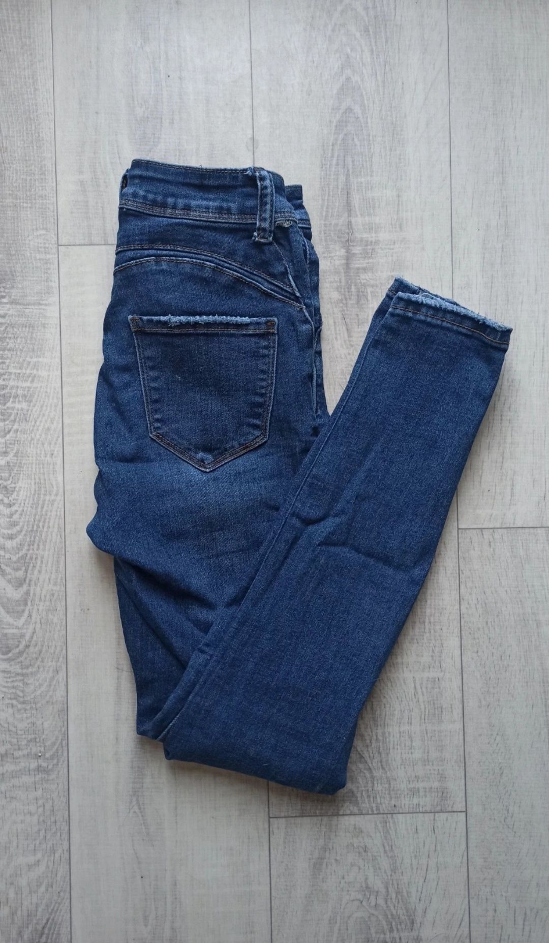 jeansy dżinsy skinny jeans rurki obcisłe przylegające XS