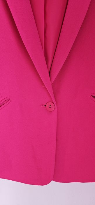 Blazer fucsia com manga arrepiada