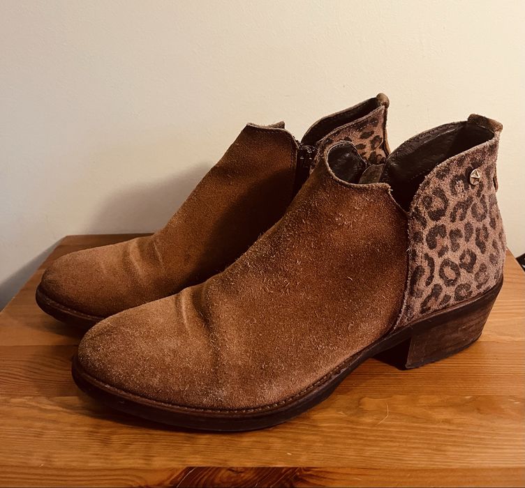 Botas pele e camurça