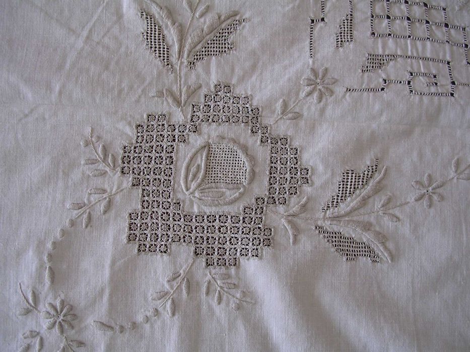 Stary obrus bawełniany haftowany