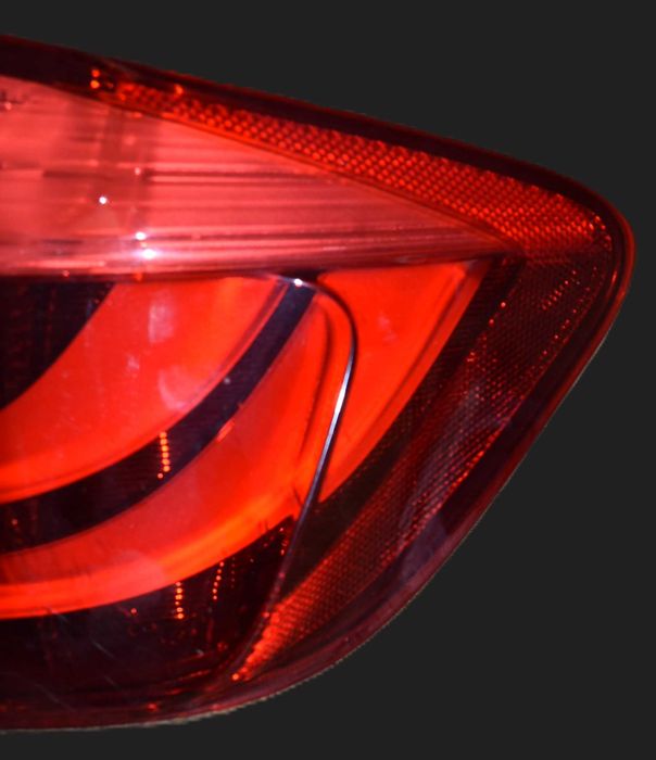 Farolim direito bmw F10 com defeito