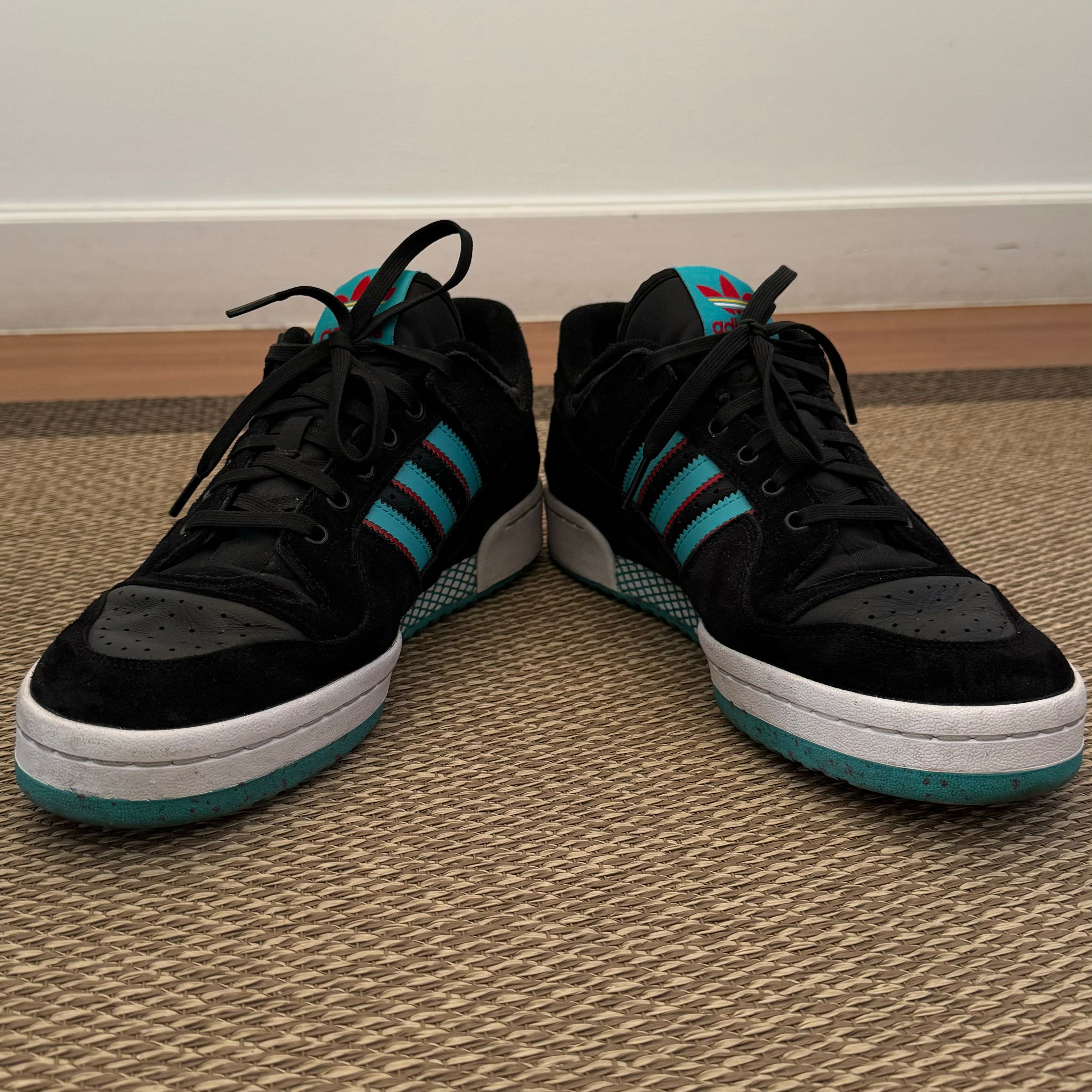 Tênis Adidas preto