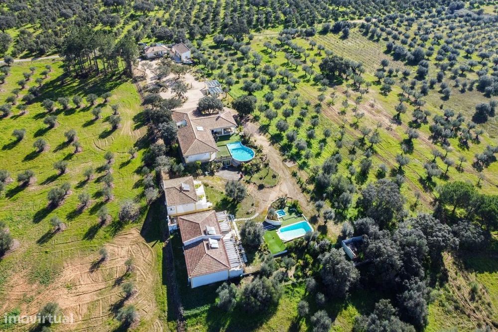 Monte alentejano com 5 Moradias a funcionar como Turismo Rural - Beja