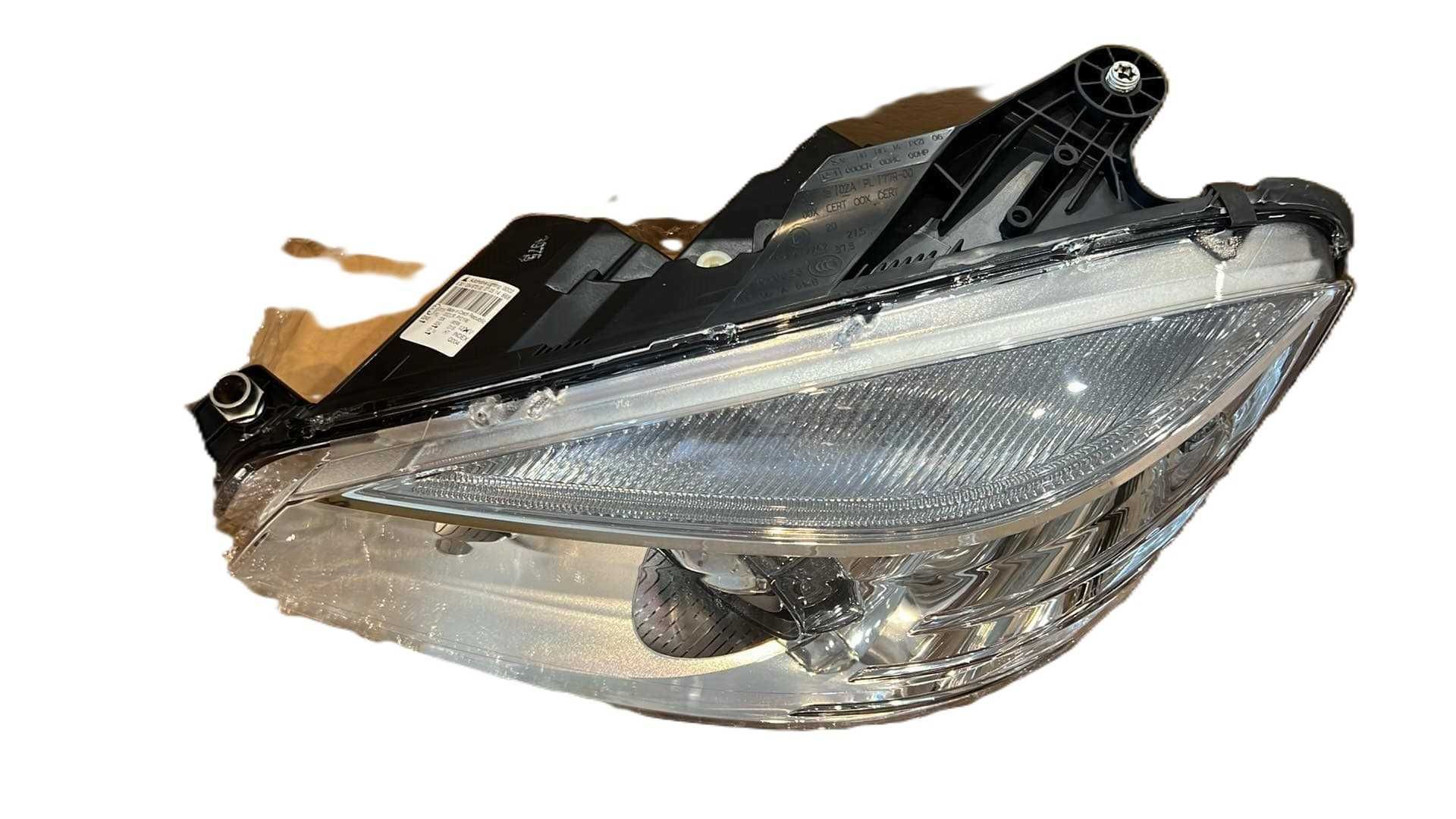 Reflektor  Mercedesa CL203 coupe  XENON  lewa przód wersja EU