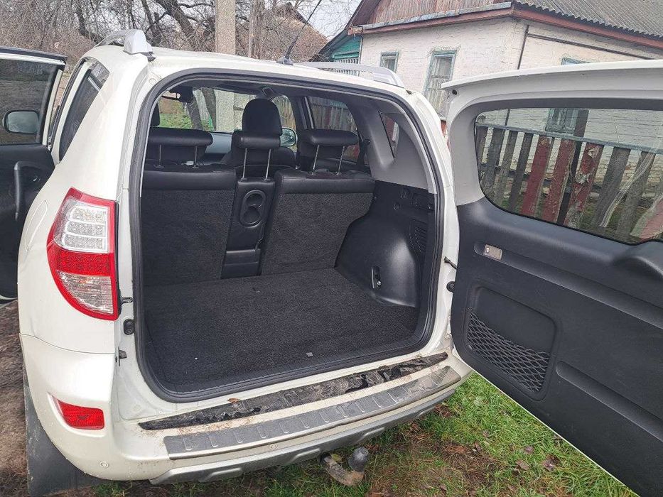 Toyota RAV4 біла