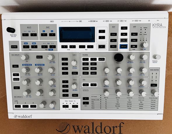 Waldorf Kyra syntezator