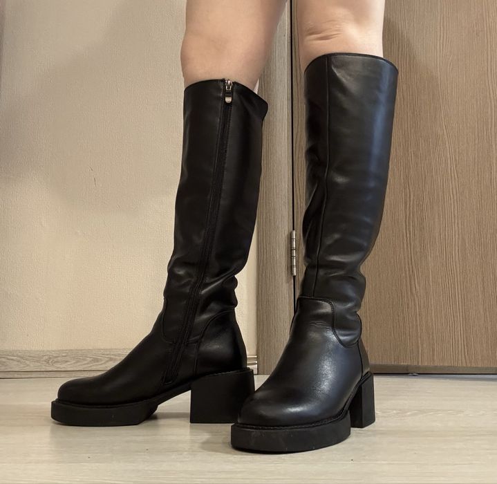 Зимові сапожки на високій платформі від Anna Lucci