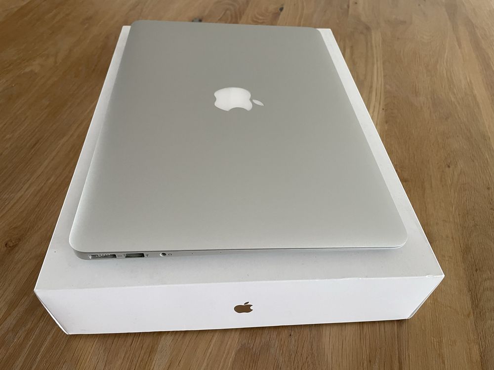 MacBook Air A1466 w idealnym stanie, srebrny