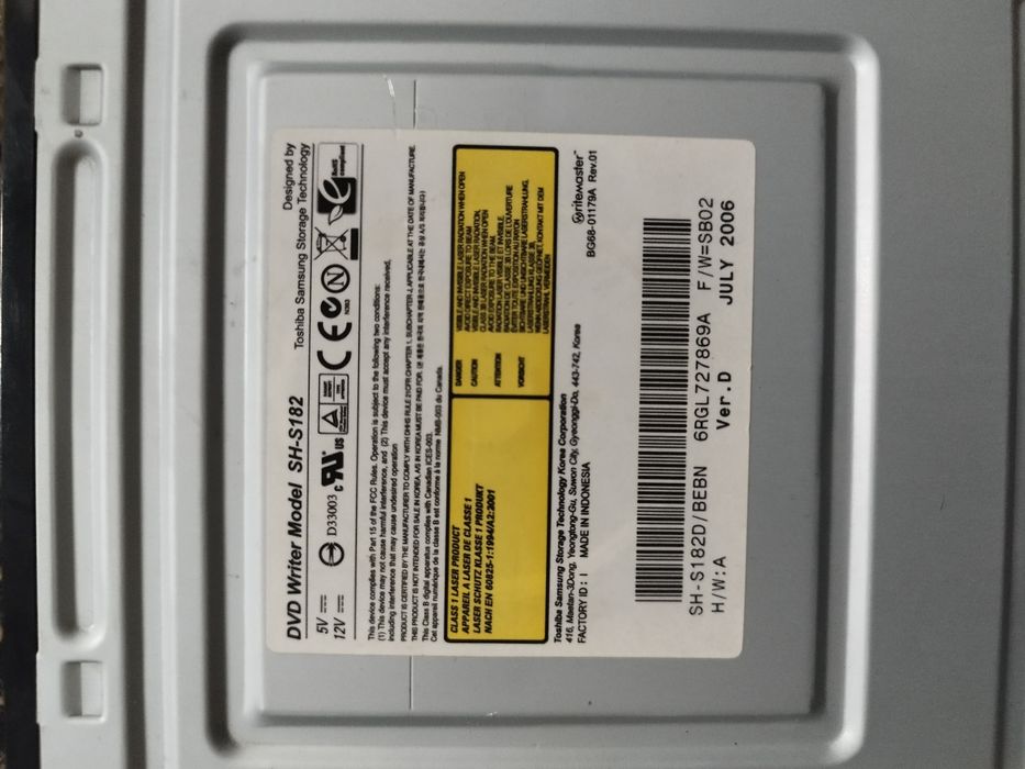 Dwa napędy DVD do PC