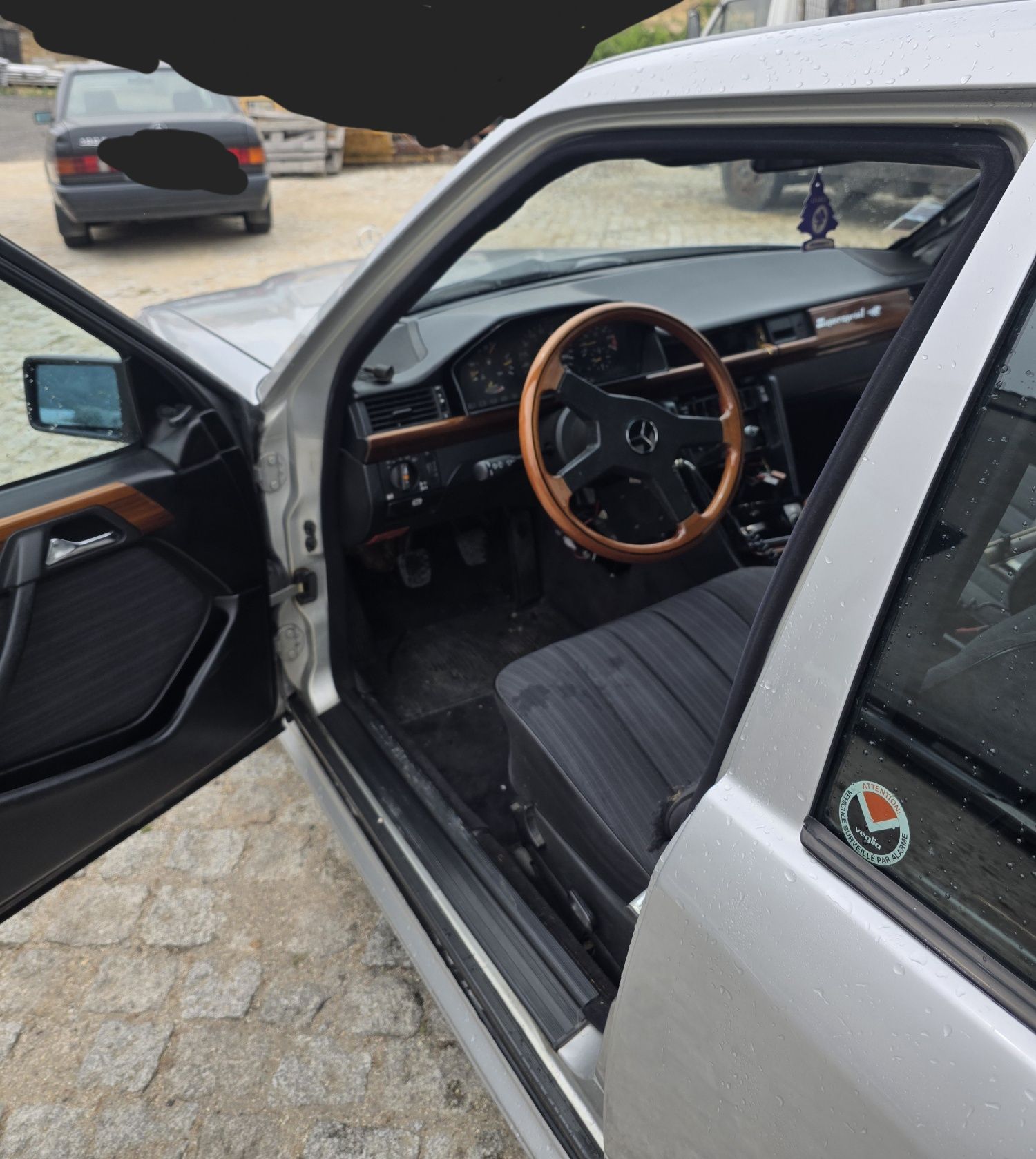 Mercedes-Benz 230E W124: