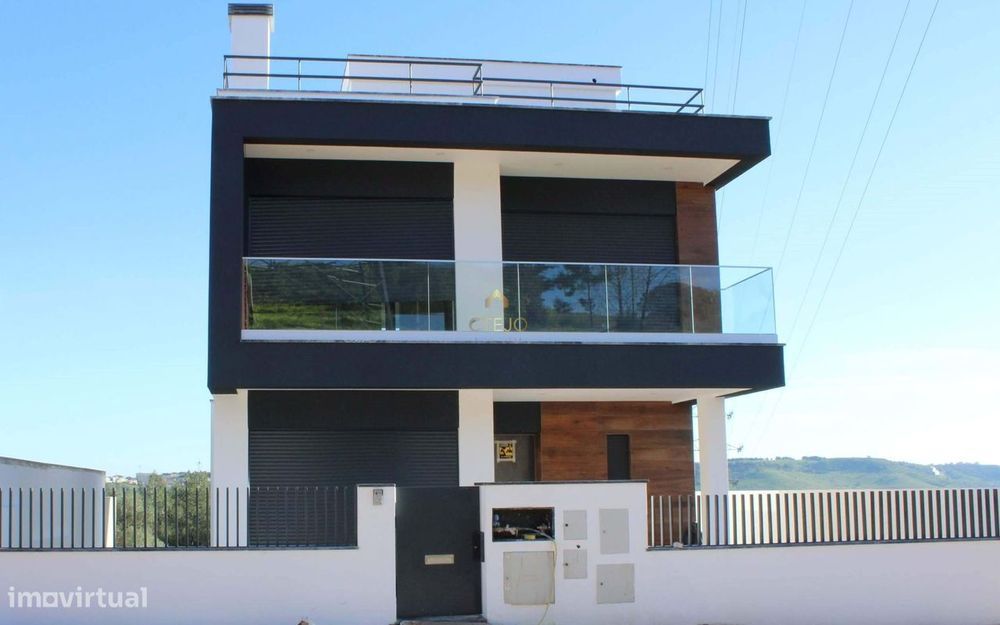 Moradia T4 Com Piscina E Rooftop Num Refúgio De Luxo Na Natureza