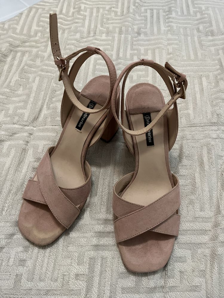 Sapatos rosa Stradivarius