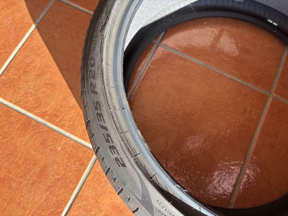 Pirelli 235/35 R20 Tesla