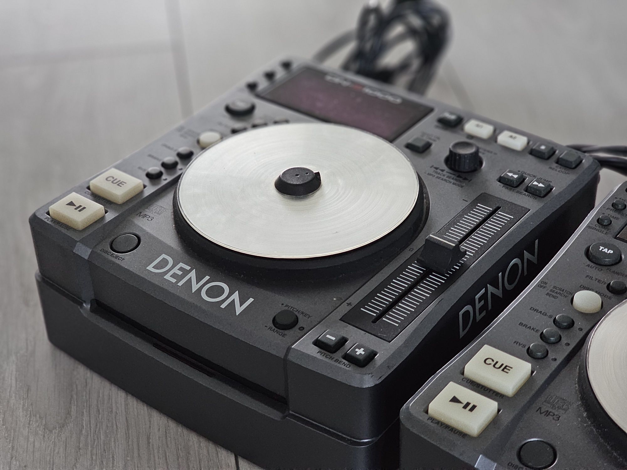 Konsola DJ 2 x DENON DNS-1000 oraz mixer NUMARK DXM06 - świetny stan