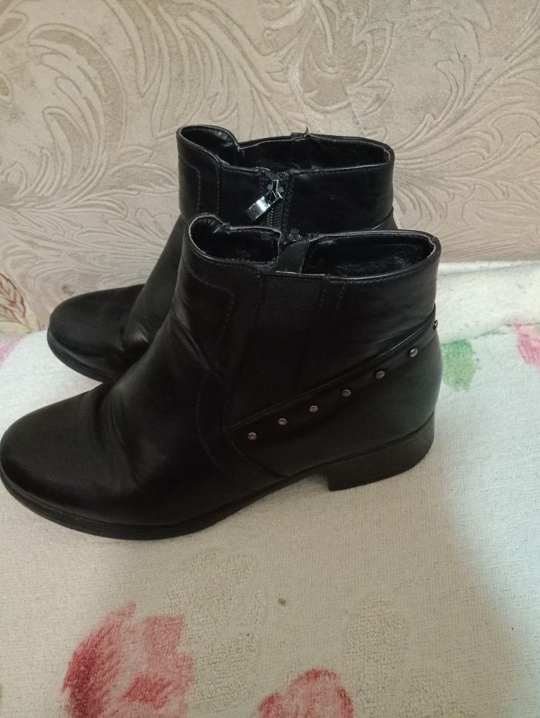 Продам женскую обувь