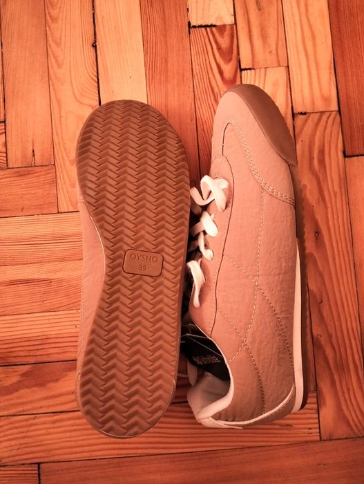 Жіночі кросівки OYSHO
