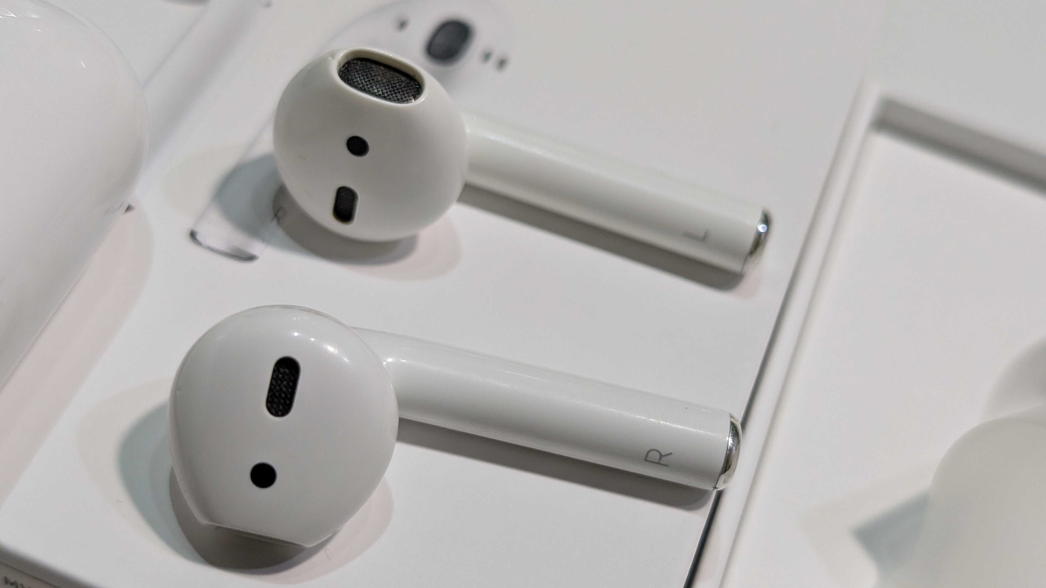 Apple AirPods 2nd gen with Case наушники (оригинал)