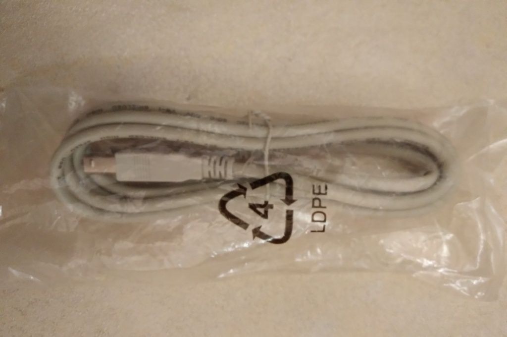 Кабель DVI, USB, RS-232, VGA