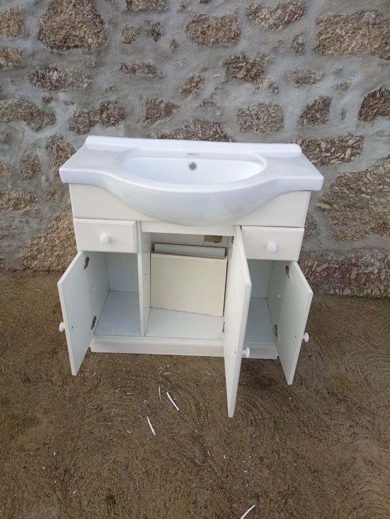 Móvel de WC com espelho