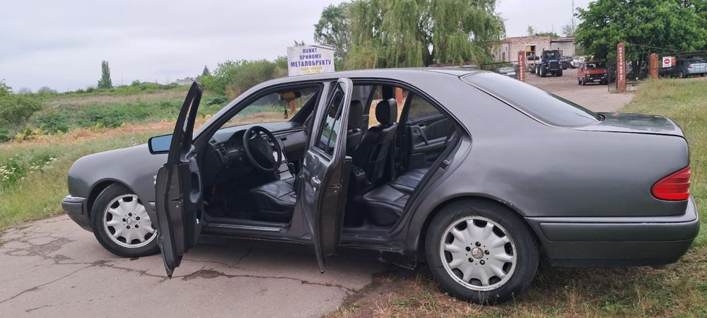 Продам мерседес 210