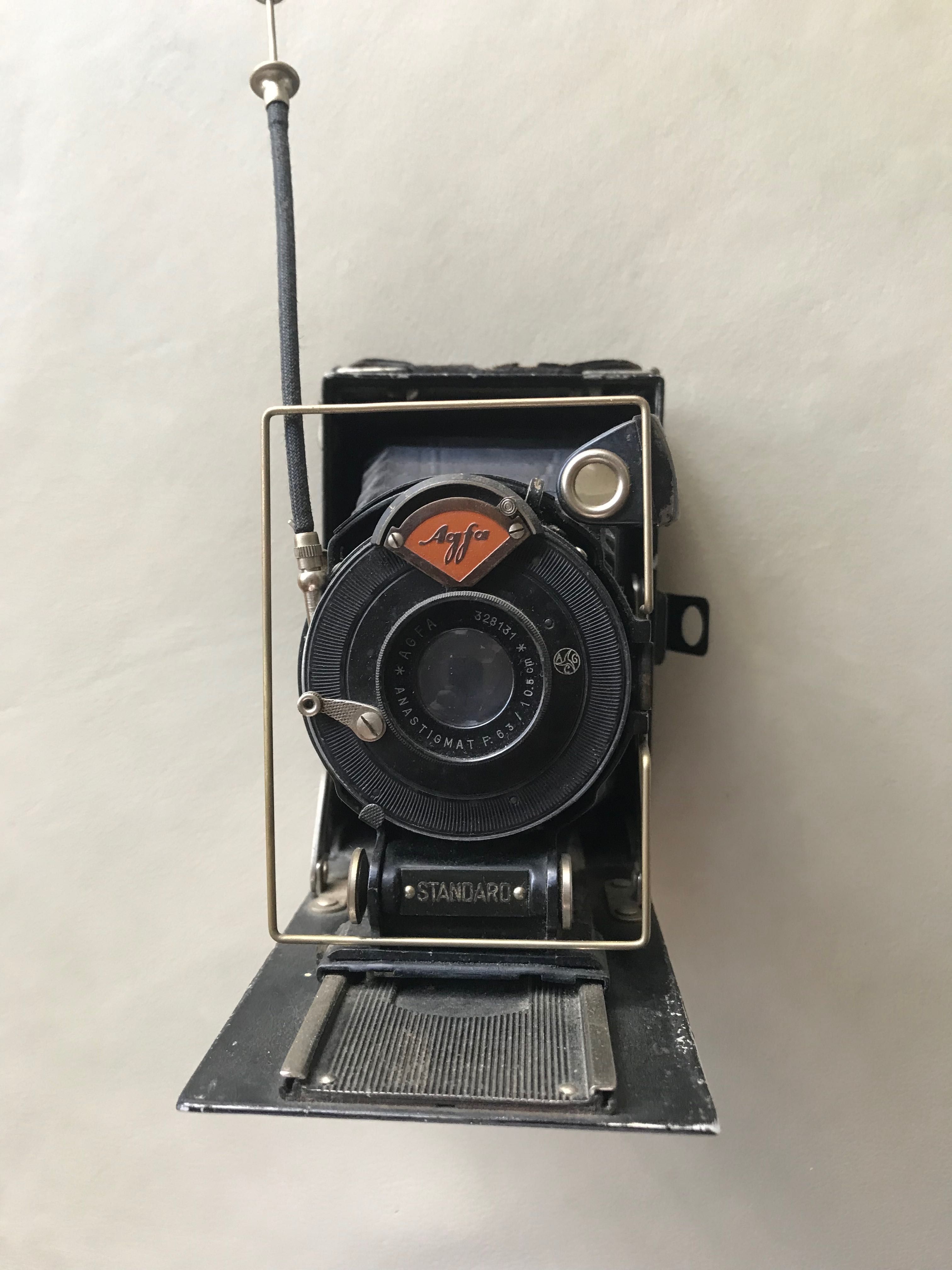 Máquina fotográfica muito antiga