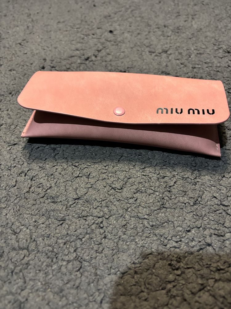 Óculos de Sol Miu Miu Originais – Pretos, Made in Italy