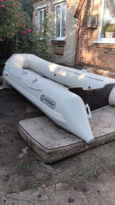 Лодка навігатор 3.6м