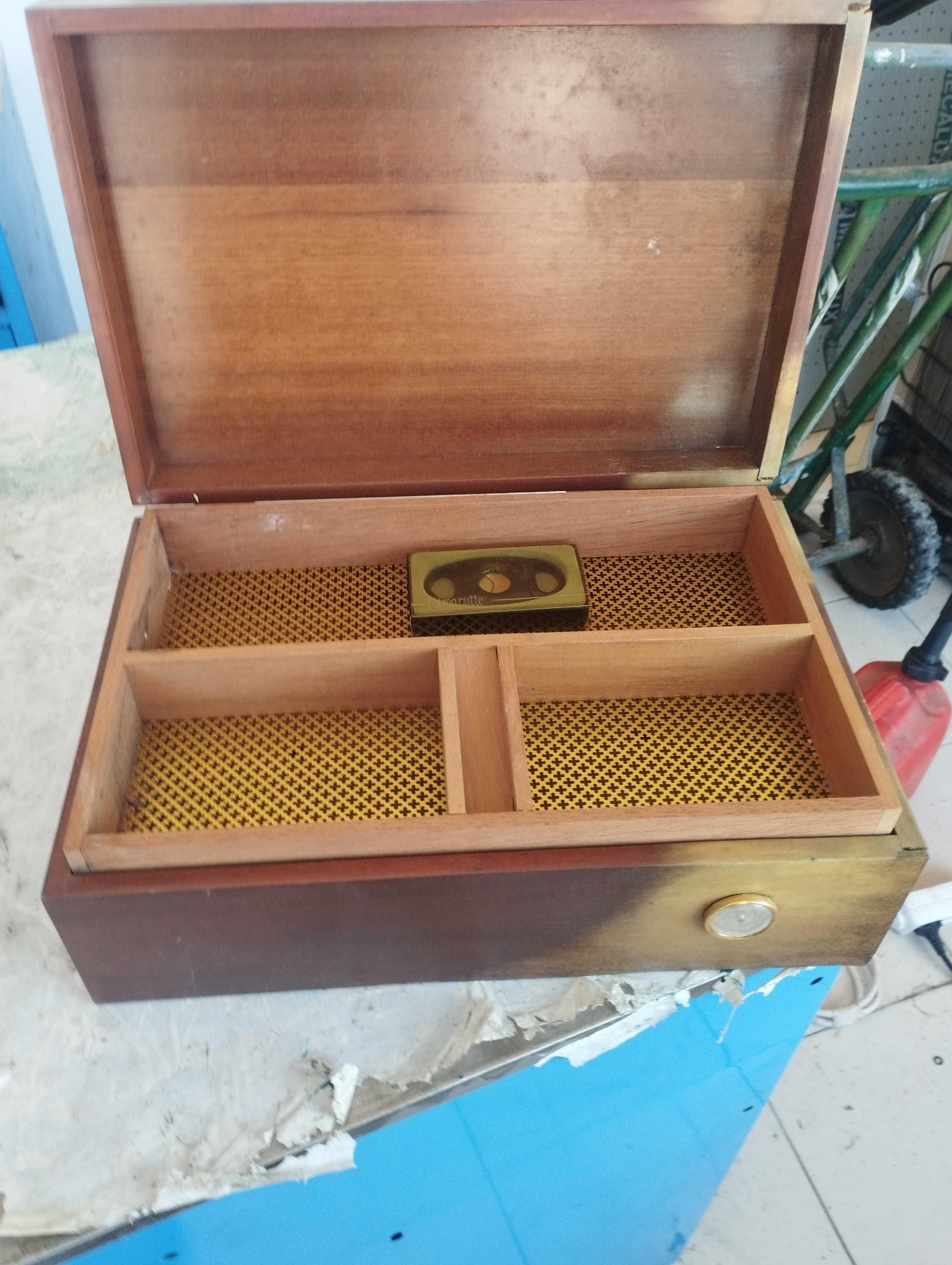 Caixa Humidificadora de Charutos