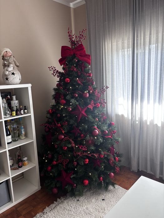 Arvore de Natal + decoracao vermelha