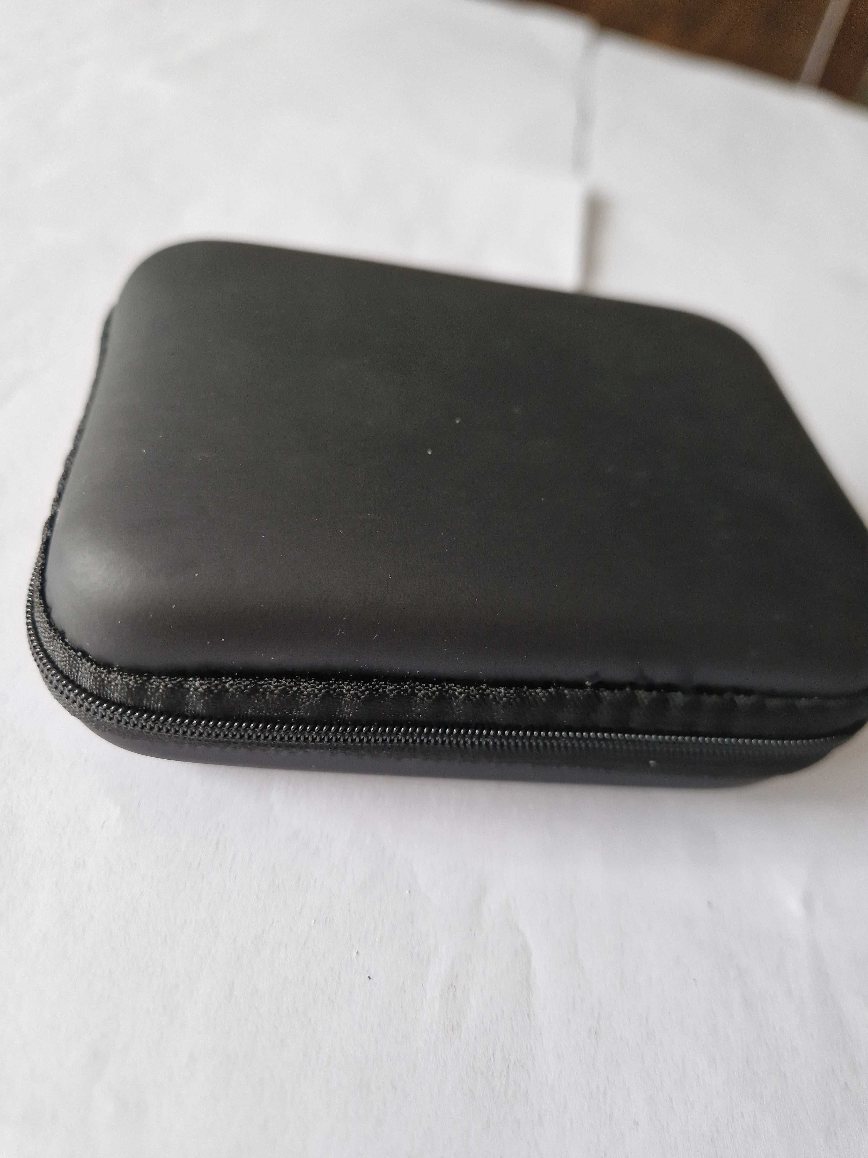Magnetyczna ładowarka 3 w 1 w praktycznym etui