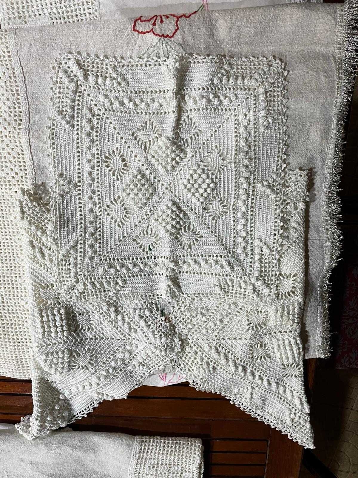 Colchas e almofadas de renda