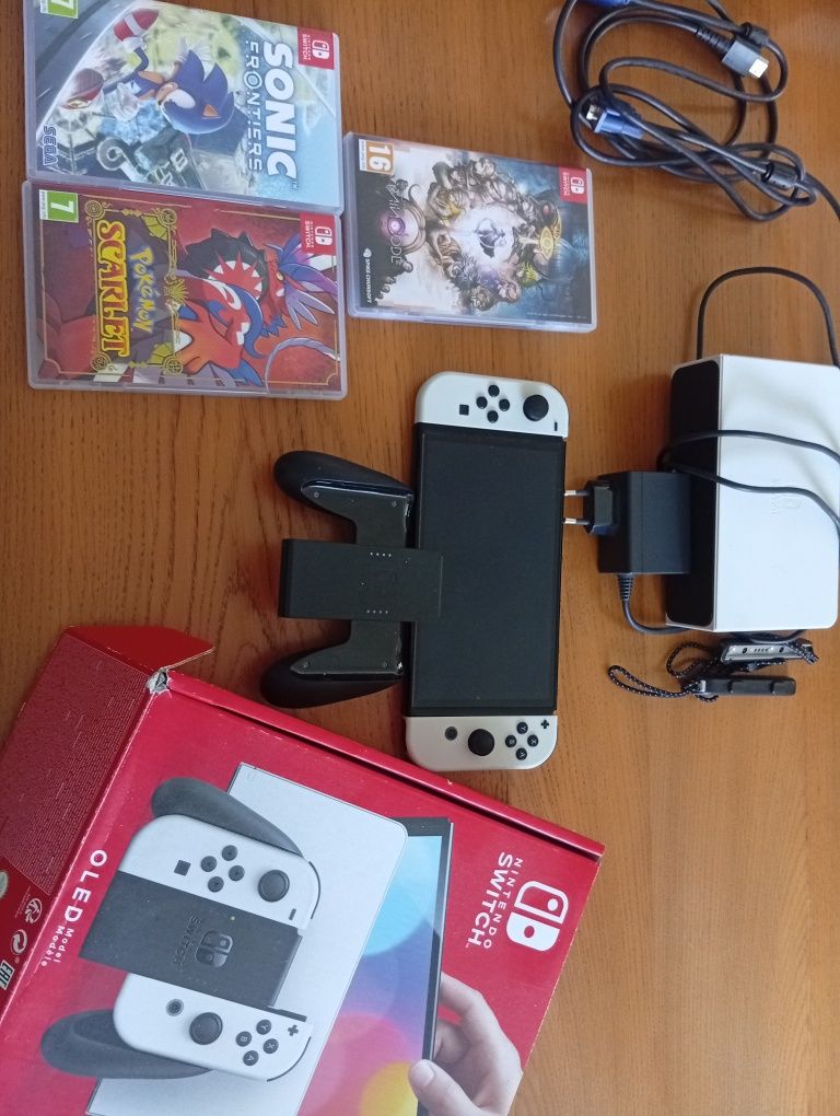 Konsola Nintendo Switch OLED + 3 gry