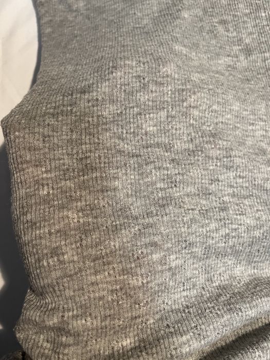 Szara bluzka na ramiączka Lei