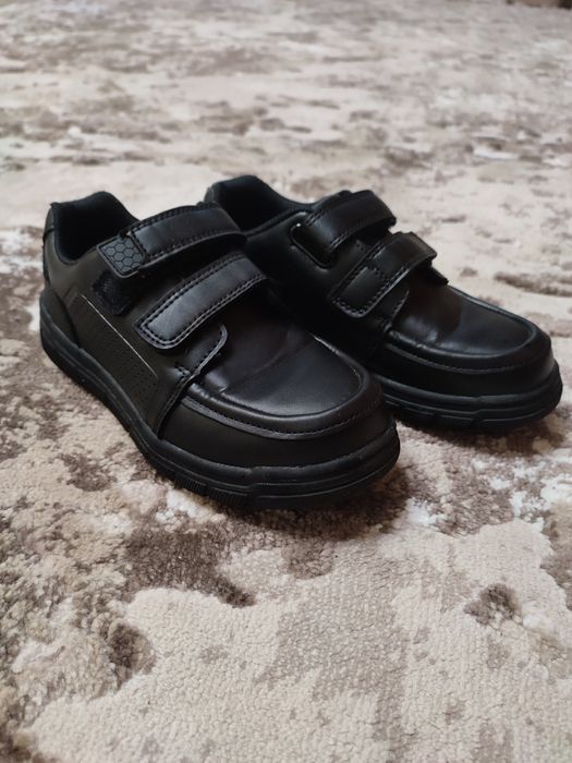 Взуття осіннє туфлі