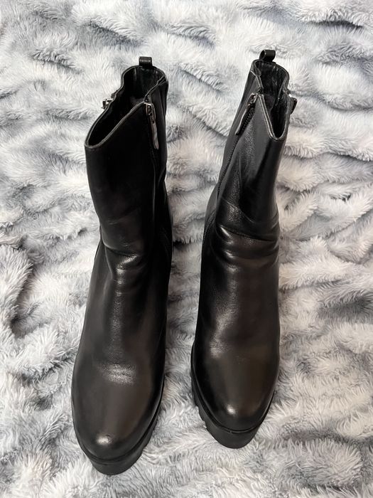 Зимові чоботи на каблуку