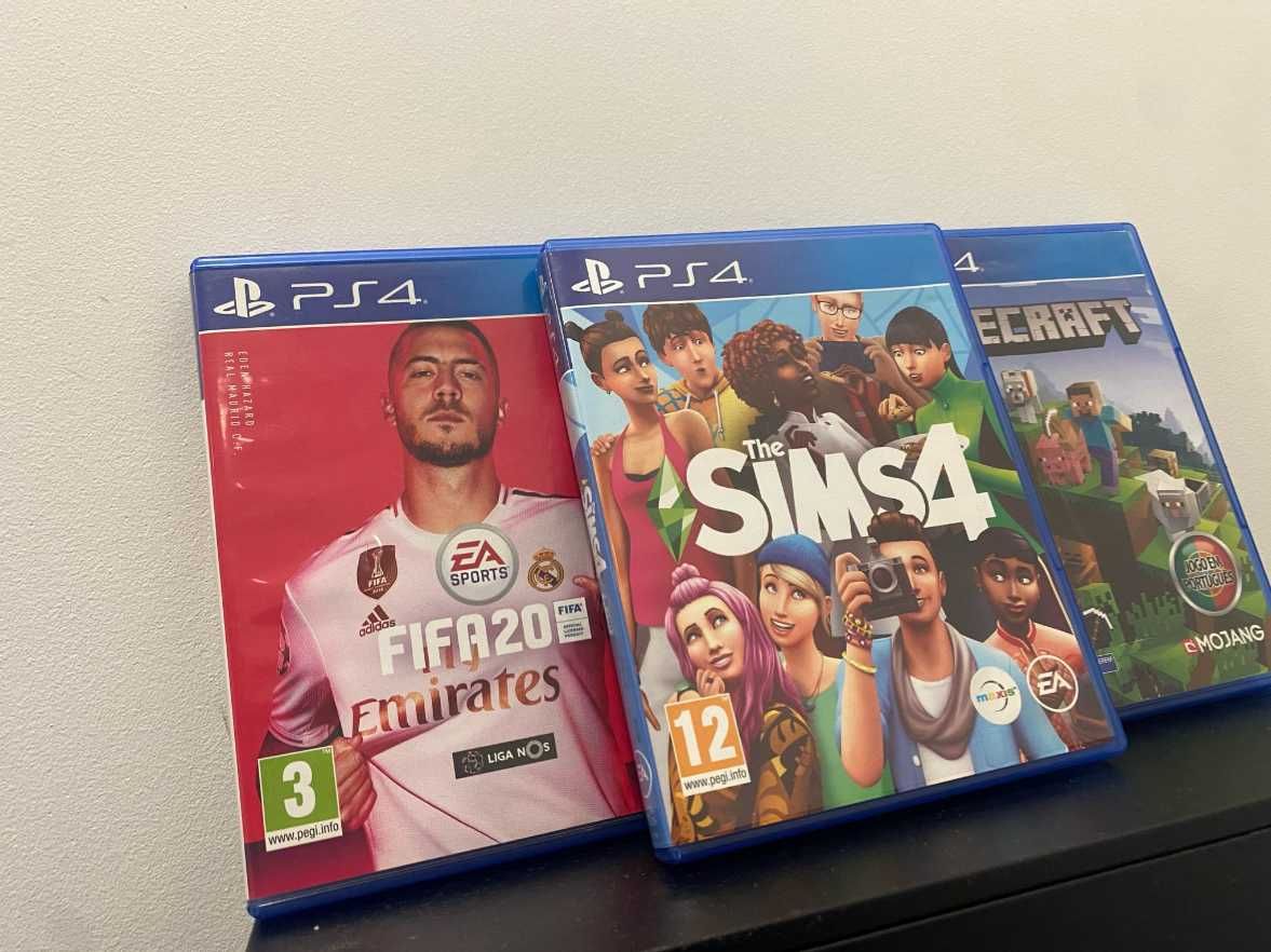 Playstation 4 Slim otimo para jogos com 3 jogos de CD como FIFA20