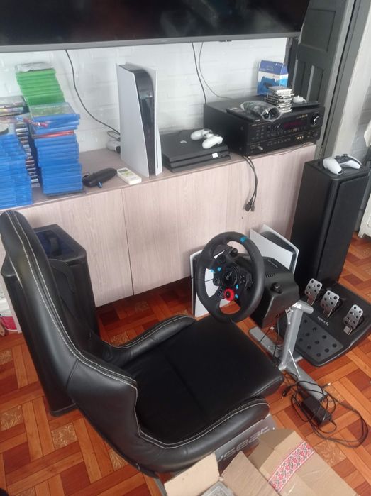 Кокпіт Playseat фірмовий. Майже новий