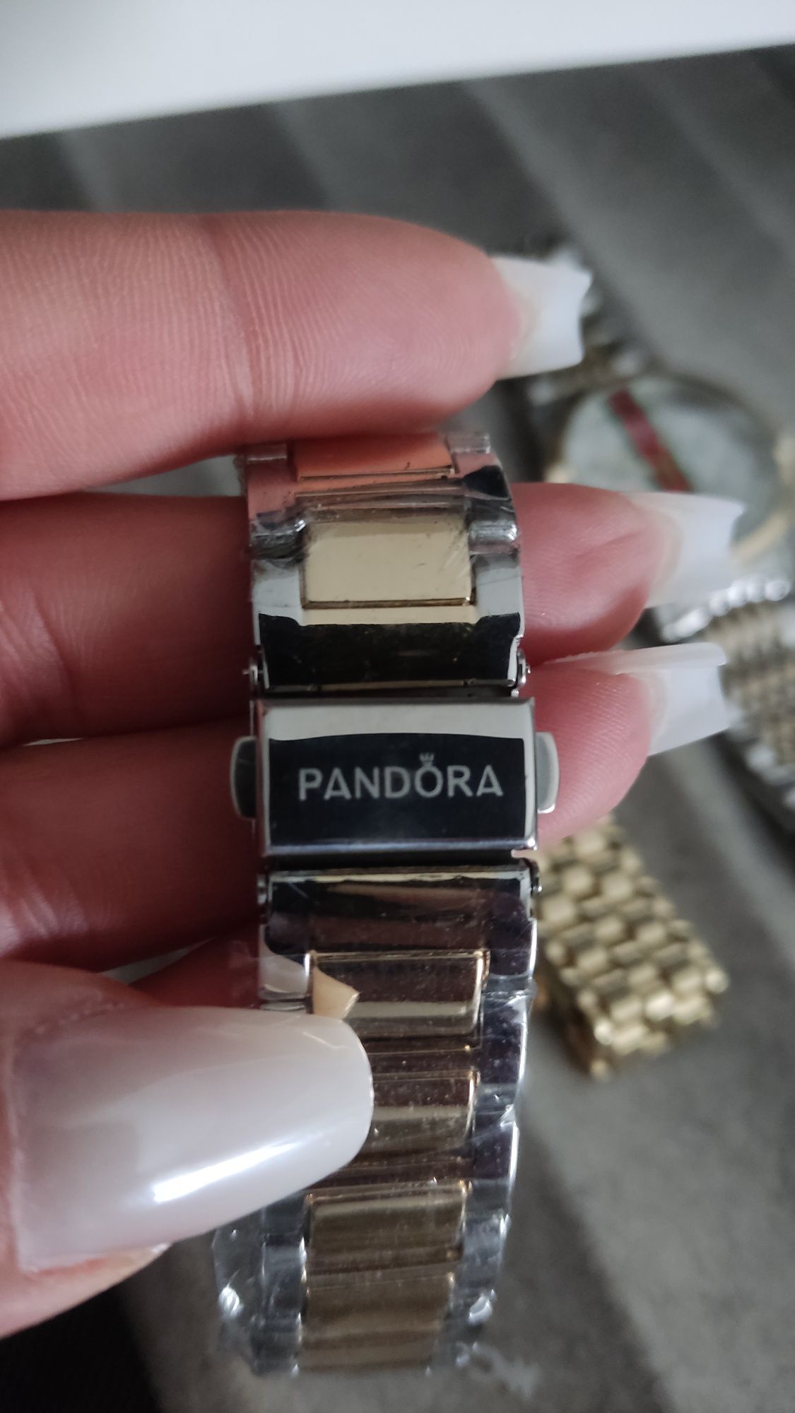 Relógio Pandora lindo