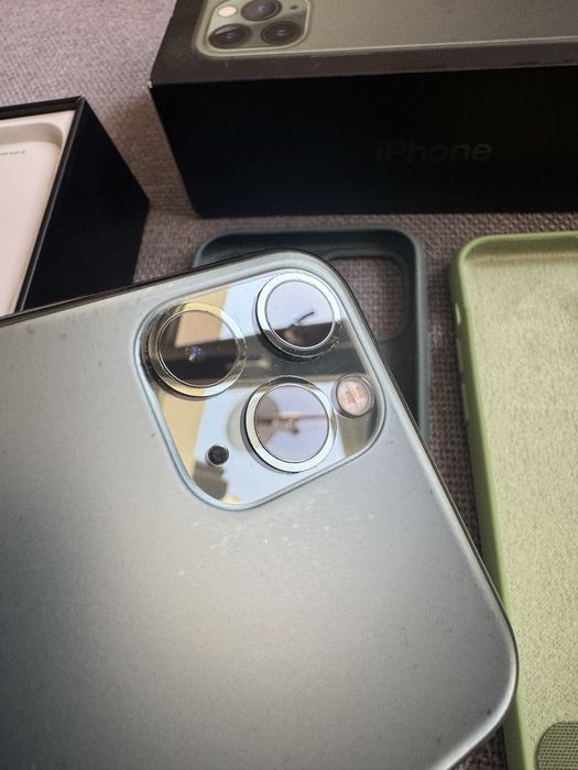 iPhone 11 Pro w kolorze Midnight Green, wersja 64GB