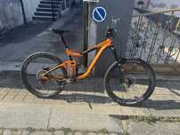 Bicicleta downhill giant reign
