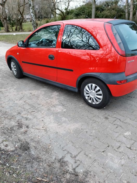 Opel Corsa czerwony 1.2 rok 2002 bogata wersja